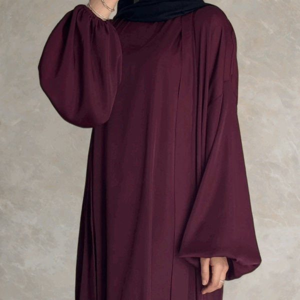 Abaya manche bouffante avec fond de robe ceinturée à la taille