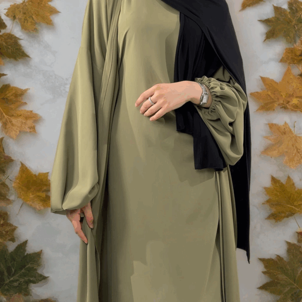Abaya manche bouffante avec fond de robe ceinturé à la taille